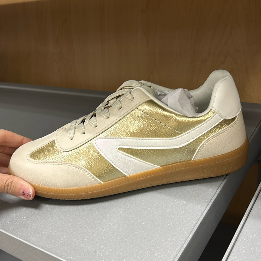 Dolce Vita NWB Quantum light gold fashion sneakers 7.5